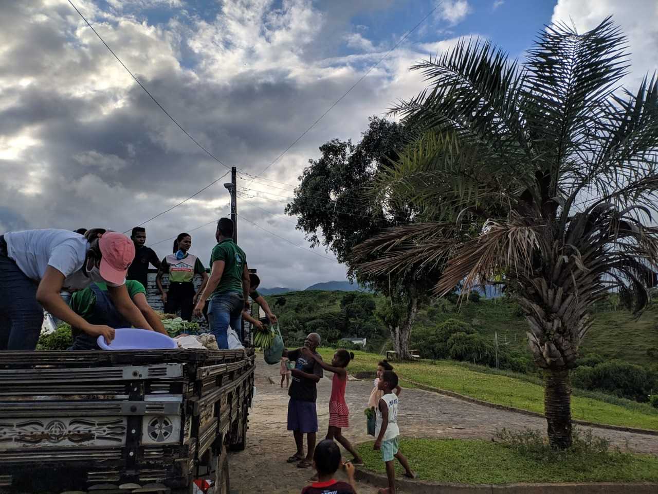 Camacã: Famílias carentes de Leoventura e Jacareci são comtempladas com alimentos do PAA e CONAB